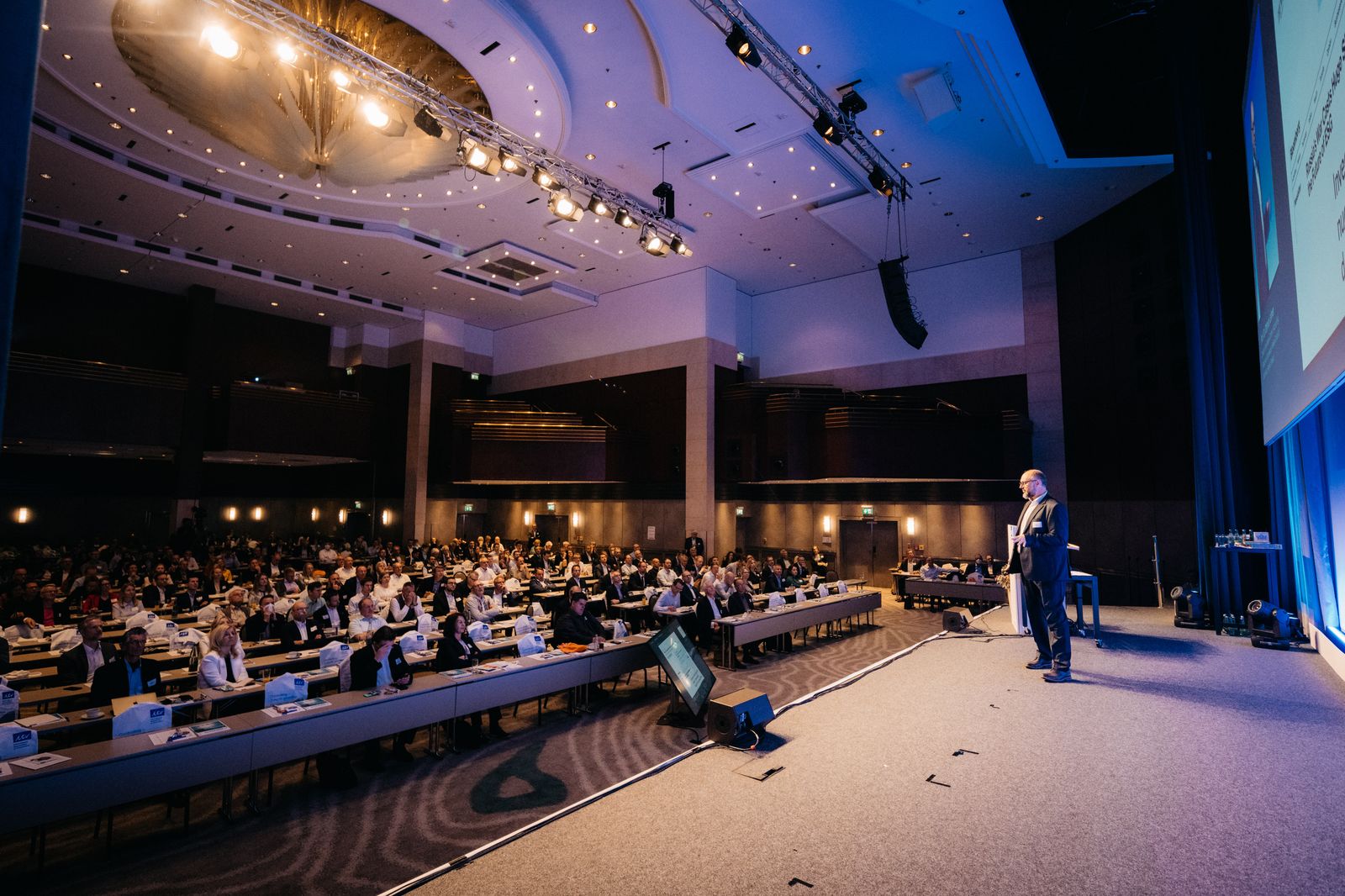 Othmar M. Lehner on stage before the audience of the International Controller Congress in Munich